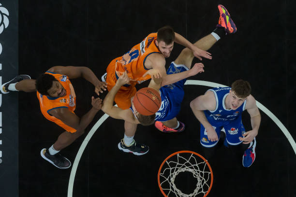 显示出三个 显示出三个