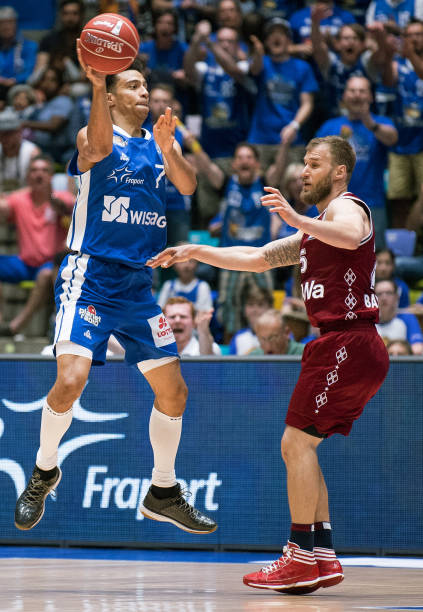 他们通过快 他们通过快